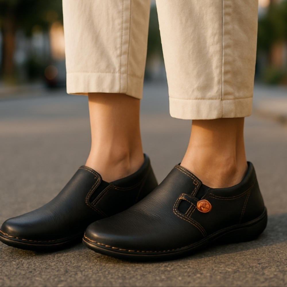 Clarks Ashland Black Leather Loop Split Toe Loafe… - image 1